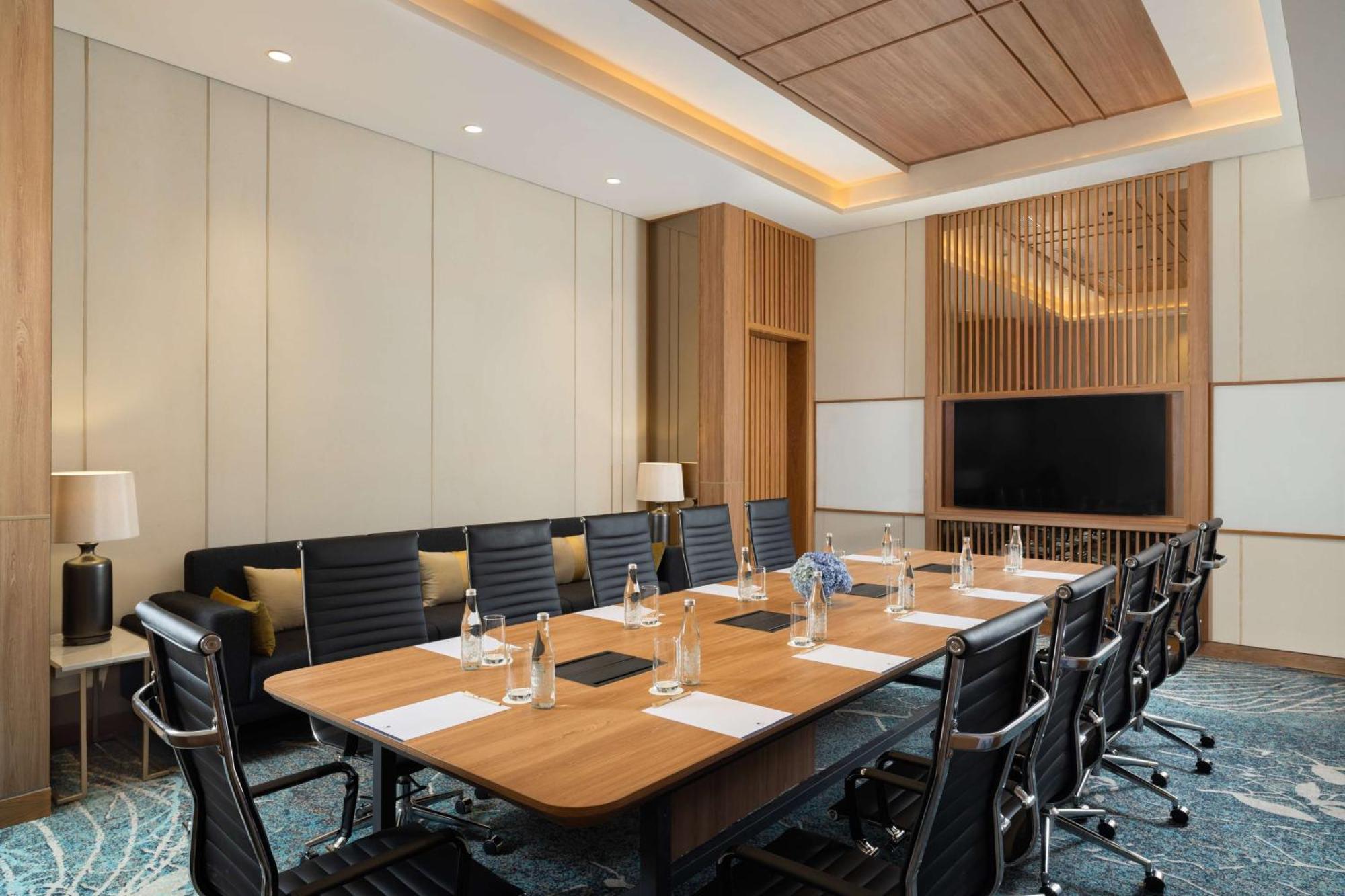 Doubletree By Hilton Jakarta Bintaro Jaya Serpong Buitenkant foto