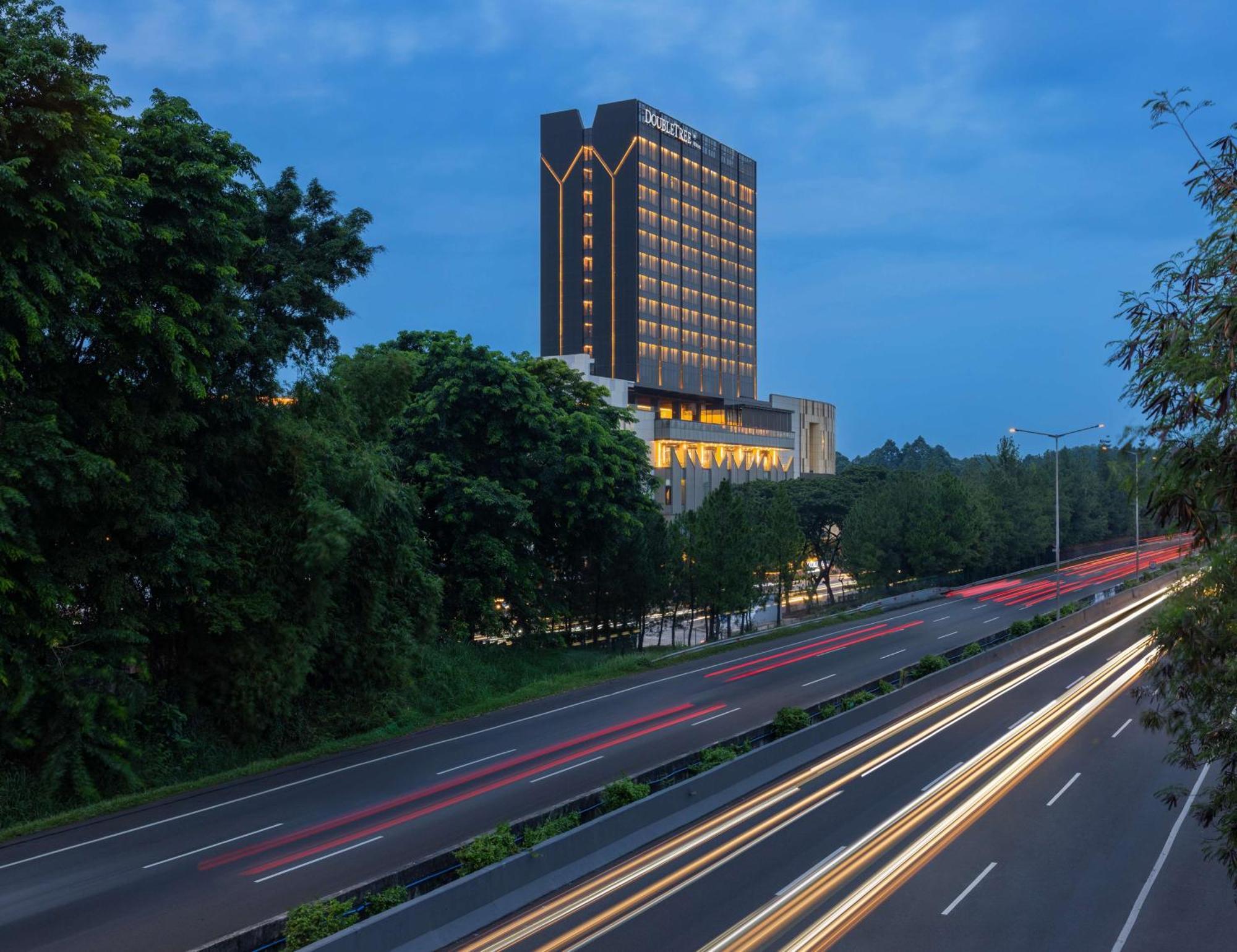 Doubletree By Hilton Jakarta Bintaro Jaya Serpong Buitenkant foto